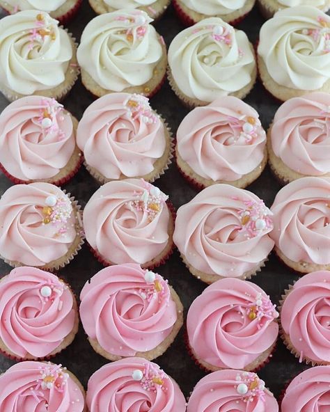 Soft Pink Cupcakes, Cupcake Baby Shower Girl, Light Pink Cupcakes, Baby Shower Cupcakes Girl, Pink Baby Shower Cupcakes, Boho Baby Shower Girl, Fall Baby Shower Food, January Baby Shower, Baking With Blondie