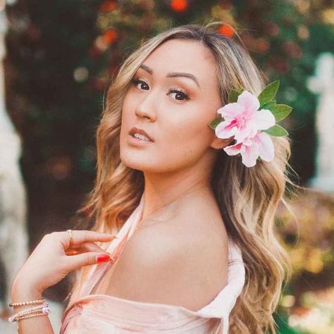 Laurdiy And Alex Wassabi, Tik Tok Profile, Boyfriend Facts, Lauren Riihimaki, Alex Wassabi, Escape The Night, Show Movie, Movie Recommendations, Lip Sync