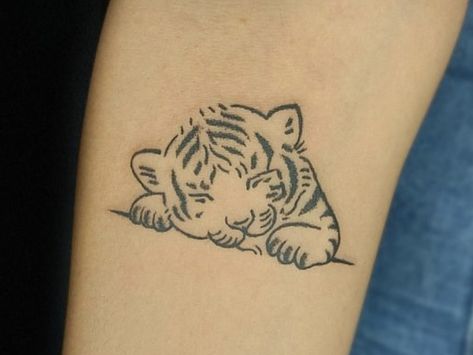 Tiger Small Tattoo, Cartoon Tiger Tattoo, Baby Tiger Tattoo, Inspo Henna, Tiger Tattoos, Small Quote Tattoos, Mom Tattoo, Cartoon Tiger, White Ink Tattoo