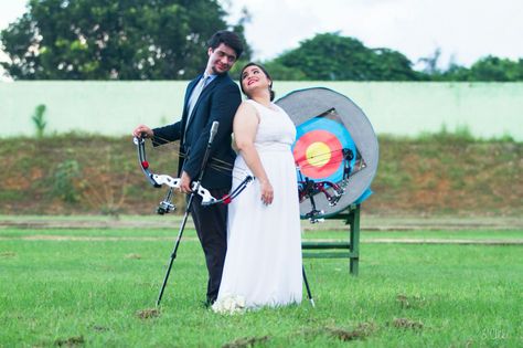 Engament Dress Ideas, Wedding Small Details, Archery Wedding, Engament Photos, Wedding Photo Session, Bows And Arrows, Wedding Themes Spring, Forest Light, Compound Bow