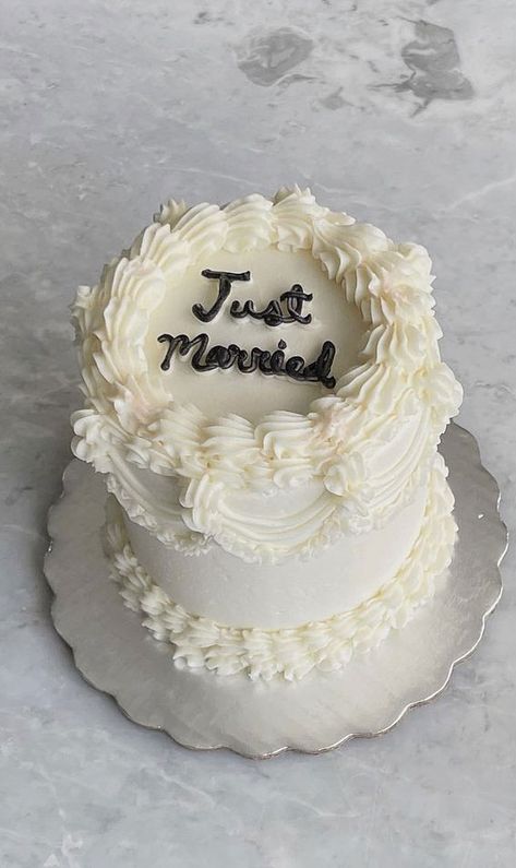 Just married cake, Just married wedding cake, Just married heart cake, Just married cake ideas, just married cake vintage, buttercream wedding cake, minimalist wedding cake, simple wedding cake, vintage wedding cake, wedding cake designs Mini Vanilla Cake, Just Married Wedding Cake, Wedding Cake Minimalist, Just Married Cake, Minimalist Wedding Cake, Wedding Cake Vintage, Married Cake, Cake Minimalist, Cake Simple