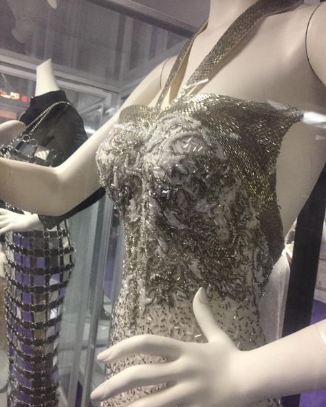 Grammy Awards Dresses, Selena Museum, Awards Dress, Selena Quintanilla Videos, Selena Quintanilla Outfits, Selena Quintanilla Fashion, Grammy Dresses, Selena Pictures, Gloria Trevi