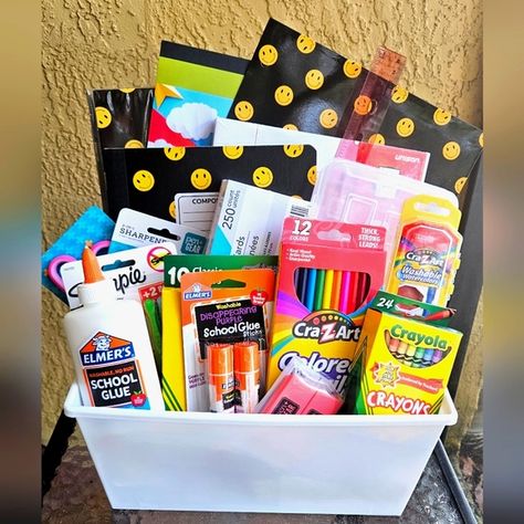 Back to School Basket Happy Face Theme Back To School Basket For Kids, Back To School Gift Basket, Back To School Basket, Tricky Tray Baskets, Tricky Tray, Back To School List, Bouquets Ideas, Kids Gift Baskets, School List