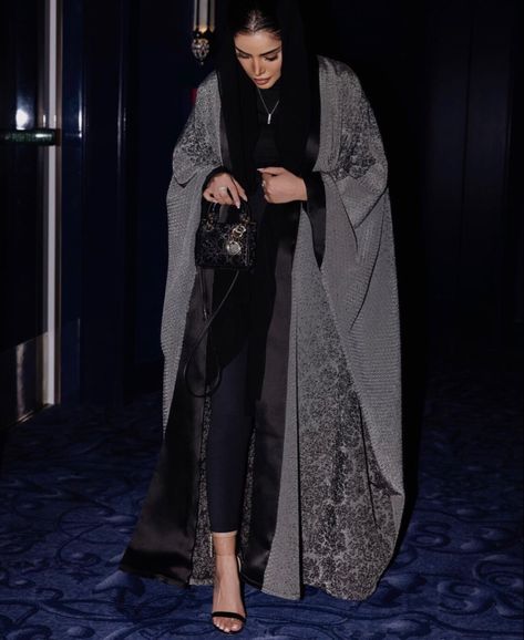 Hijabi Drip, Abaya Girl, Arabic Outfit, Saudi Abaya, Abaya Designs Latest, Abaya Outfit, Medical Fashion, Conservative Dresses, Dubai Abaya