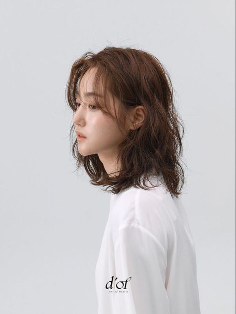 Asian Female Short Hair, Layered Haircut Wavy Hair Medium, Short Digital Perm Asian, Korean Short Wavy Hair, Long Bob Perm, Digital Perm Short Hair Shoulder Length, Asian Short Curly Hair, Korean Wave Perm Short Hair, Korean Perm Short Hair Mid Length