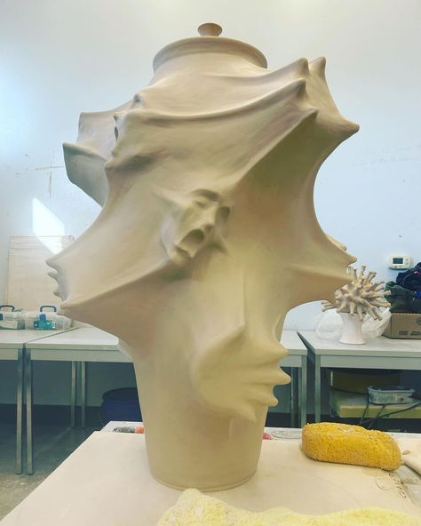 Jackson Shaner (@shanerceramics) • Fotos y vídeos de Instagram Goth It Yourself, Art Connection, Advanced Ceramics, Deco Originale, Alien Concept Art, Progress Report, Pottery Crafts, Just Now, Ap Art