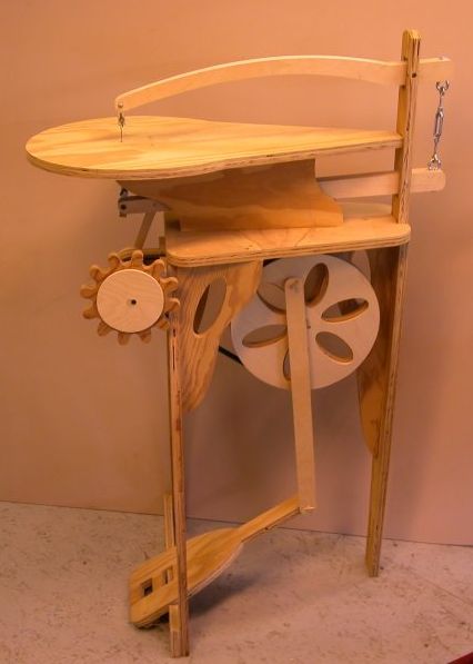 pedal-powered jigsaw --Shouldn't be too hard to make since the mechanism is clearly visible. Might need a hand wheel somewhere within reach to help get it up to speed before pedaling but still... Woodworking Machine, Old Tools, Homemade Tools, Wood Tools, Wood Lathe, Scroll Saw, Woodworking Tips, Lathe, Cool Tools