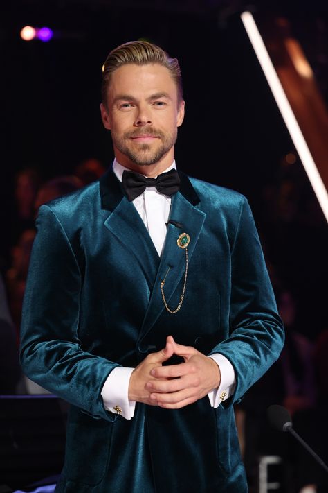 Derek Hough Talks 'DWTS' Changes, Julianne Hough Co-Hosting, His First Wedding Dance & More Check more at https://top10movies.ml/derek-hough-talks-dwts-changes-julianne-hough-co-hosting-his-first-wedding-dance-more/ First Wedding Dance, Mark Ballas, Derek Hough, Julianne Hough, Wedding Dance, Charli D Amelio, Suit Jacket