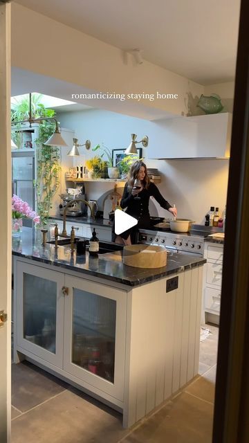 Kerry Lockwood - In Detail on Instagram: "Weekend loading…. Dinner on the hob, wine poured, tunes on 💃🏼 Going out is so overrated! 🍷 #fridaynight #fridayfeeling #weekendloading #kitcheninspo #kitchendecor" Kerry Lockwood, Weekend Loading, Pouring Wine, Story Of My Life, Cleaning Motivation, Friday Feeling, Clean House, Cleaning Hacks, Of My Life