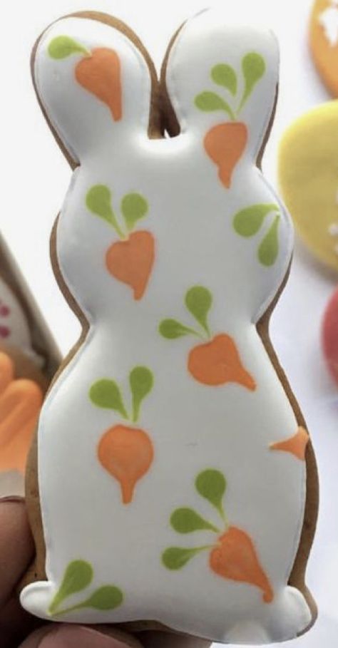 Bunny Sugar Cookies Royal Icing, Bunny Cutout Cookies, Simple Easter Cookies Decorated, Easy Spring Cookies Decorated, Easter Cookie Designs, Royal Icing Cookies Easter, Spring Sugar Cookies Royal Icing, Decorated Easter Sugar Cookies, Easter Egg Sugar Cookies Decorated