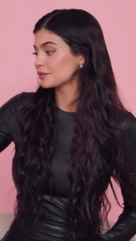 Dark Brown Hair Kylie Jenner, Kylie Jenner Hair Long, Kylie Jenner Wavy Hair, Kylie Jenner Hair Brown, Kylie Lifestyle, Kylie Jenner Long Hair, Kylie Jenner Black Hair, Kylie Jenner Met Gala, Kylie Jenner Black