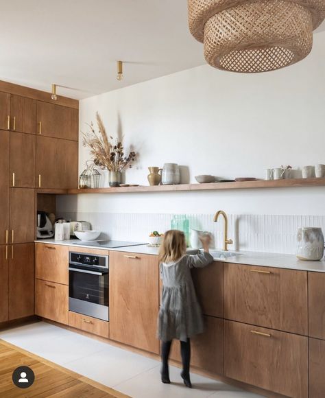 Socialite Family, Decor Ikea, Mid Century Modern Kitchen, Metal Kitchen, Kitchen Inspiration Design, Taos, Wood Kitchen, Kitchen Style, Home Decor Kitchen