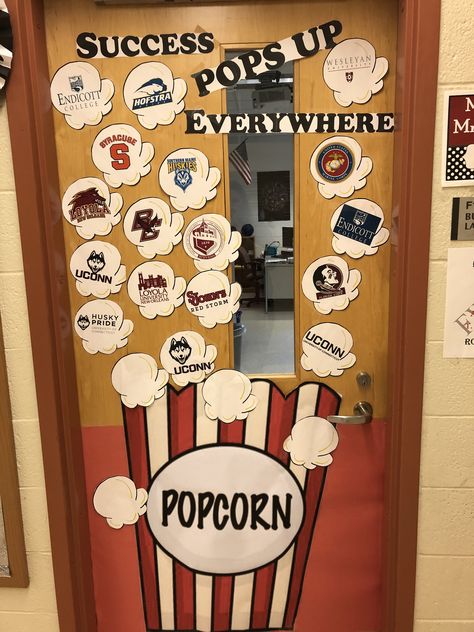 High School Door Decor, Senior Classroom Decor Ideas, High School Door, Endicott College, Classroom Boards, School Door Decorations, School Doors, College Decor, Birthday Crafts