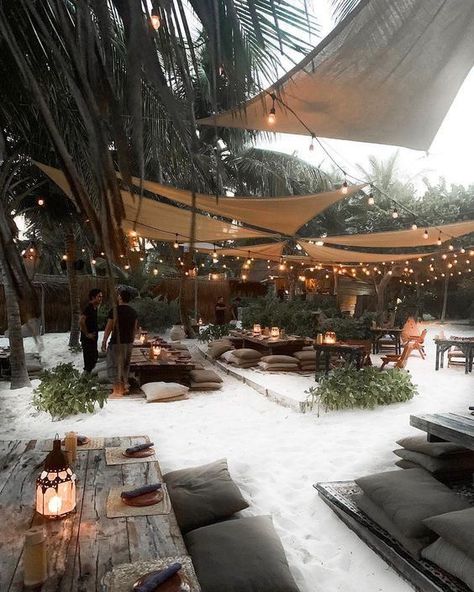 Outdoor Bar Restaurant, Meja Outdoor, Outdoor Restaurant Patio, Outdoor Restaurant Design, Restaurant Patio, Casa Country, Eco Lodge, Beach Lounge, Beach Cafe