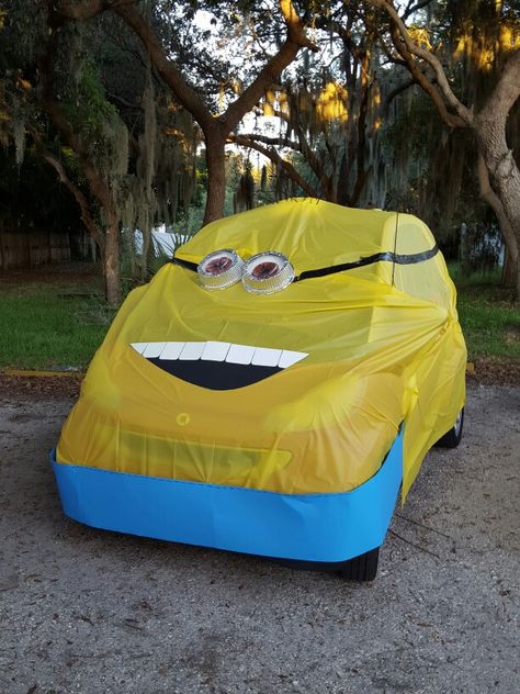 Trunk or Treat Minion from a little red Smart car. The kids loved it. Creepy Halloween Food, Trunk Or Treat Ideas, Room Mom, Treat Ideas, Smart Auto, Trunk Or Treat, Halloween Inspo, Car Trunk, Christmas Photoshoot