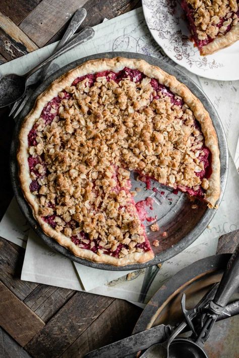 Raspberry Pie With Crumb Topping, Raspberry Crumb Pie Recipe, Raspberry Cream Crumble Pie, Homemade Raspberry Pie, Cherry Raspberry Pie, Red Raspberry Pie Recipes, Easy Raspberry Pie, Apple Raspberry Pie, Homemade Raspberry Pie Filling