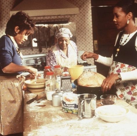 Thanksgiving Movies, Charlie Brown Thanksgiving, The Cosby Show, Nia Long, Soul Food Dinner, Movie Black, Sunday Dinner, Soul Food, Family Dinner