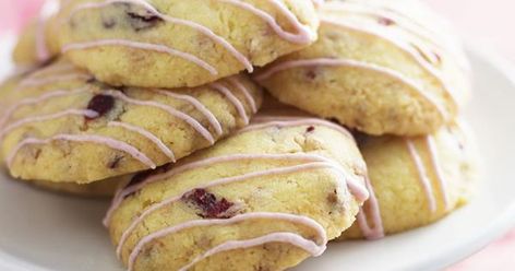 White chocolate and cranberry shortbreads | Australian Women's Weekly Food Christmas Trifle Recipes, Best Shortbread, Cranberry Shortbread, Best White Chocolate, Cranberry White Chocolate, Christmas Trifle, Spiced Almonds, Chocolate Shortbread, Chocolate Cranberry