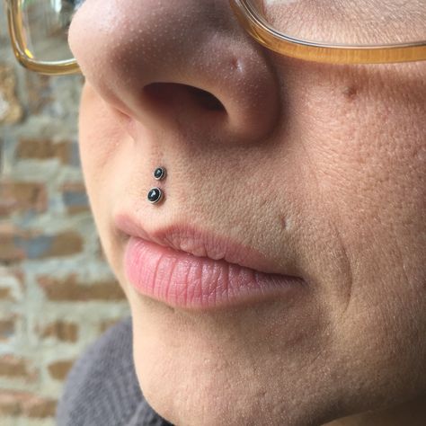 Double philtrum piercings done chux with jewelry from Neo metal. Double Philtrum Piercing, Double Monroe Piercing, Double Medusa Piercing, Dermal Implants, Philtrum Piercing, Monroe Piercings, Mod Jewelry, Medusa Piercing, Face Piercings