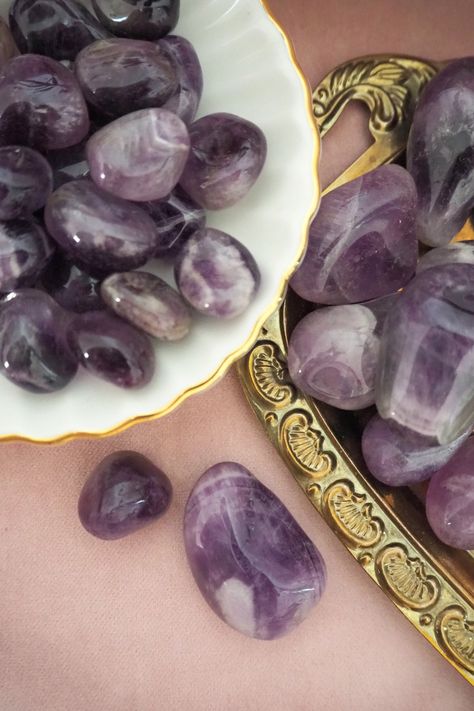 Amethyst Stone Aesthetic, Amythist Stones, Identifying Crystals, Amythest Crystals, Lily Pilly, Gemstones Aesthetic, Amethyst Aesthetic, Amethyst Rock, Amethyst Tumbled