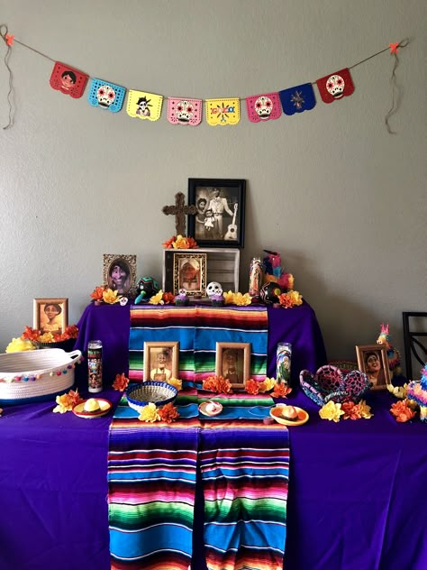 Coco Themed Halloween Party, Home Ofrenda Ideas, Classroom Ofrenda, Offrenda Table Ideas, Offrenda Table Ideas Diy, Offrenda Table Ideas Small, Small Ofrenda Ideas, Coco Ofrenda, Ofrenda Ideas Diy Small