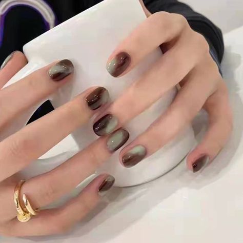 i loveee these press on such a beauty , I highly recommend it and the price shocked me, thanks Amazon Short Nails Brown, Neutral Short Nails, Boho Nails, Nails Brown, Short Fake Nails, Nagel Tips, Manicure Diy, Nail Type, Nails For Women