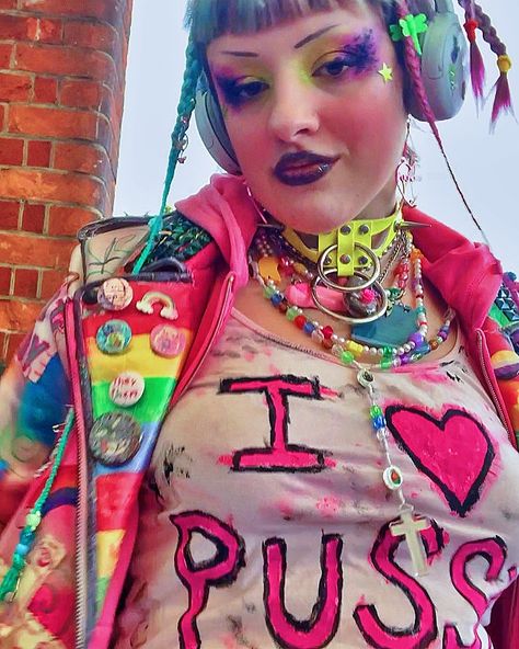 Rainbow Punk Aesthetic, Y2k Alien, Fashion Objects, Colorful Punk, Alternative Beauty, Weird Aesthetic, Lollipop Chainsaw, Moms Funny, Dance Moms Funny