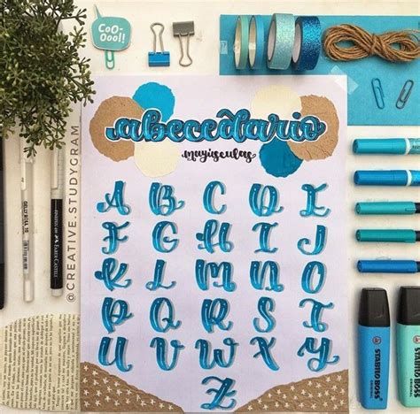 Hand Lettering Alphabet Fonts, Scrapbook Design Layout, Lettering Guide, Journal Fonts, Bullet Journal Banner, Hand Lettering Practice, Alfabet Letters, Hand Lettering Art, Hand Lettering Alphabet