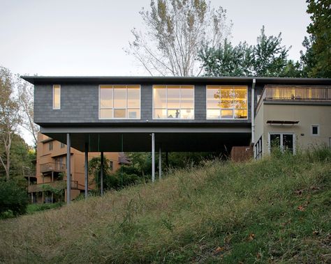 House on a hill 2 House On Piers, Architecture Definition, Residential Log Cabins, Architecture Jobs, Slope House, Hillside House, Container Houses, House On Stilts, Casa Container