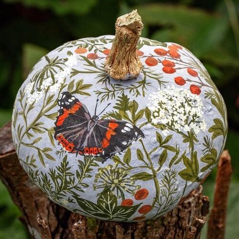 Painting Pumpkins, Halloween Pumpkin Designs, Halloween Pumpkins Painted, Painted Pumpkin, Different Artists, Painted Gourds, Pumpkin Art, Autumn Crafts, Pumpkin Crafts