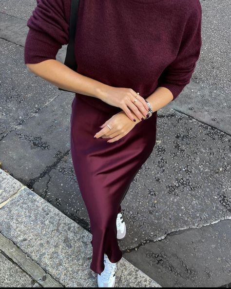 Long Satin Skirt Outfit Classy, Burgundy Silk Skirt Outfit, Burgundy Satin Skirt Outfit, Eggplant Outfit, Satin Dress Outfit Classy, Satin Skirt Outfit Classy, Burgundy Skirt Outfit, Plum Outfit, Satin Long Skirt