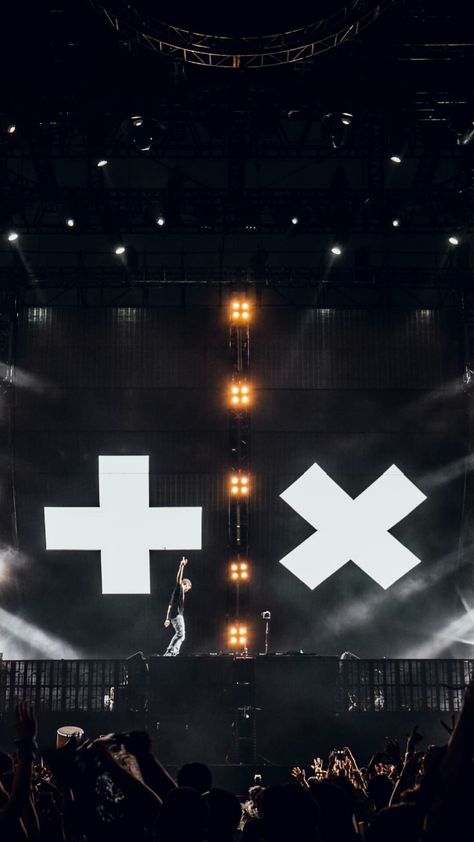 #martin#garrix#wallpaper Edm Wallpapers, Martin Garrix Wallpaper, Martin Garrix Show, Concert Lifestyle, Guy Fawkes Mask, Yellow Claw, Electric Music, Dj Photography, Dj Logo