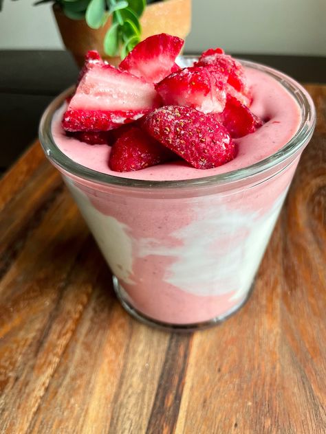 Strawberry Breakfast Recipes, Strawberries And Cream Smoothie, Strawberry French Toast Casserole, Bread Bites Recipe, Vegan Greek Yogurt, Strawberry French Toast, Spring Breakfast, Vegan Greek, Pumpkin Oatmeal Cookies