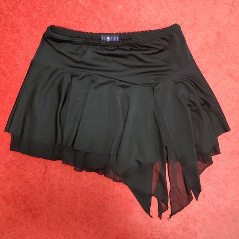 Diy Mini Skirt, Black Layered Skirt, Modern Dans, Y2k Mini Skirt, Mini Skirt Black, Asymmetrical Skirt, Layered Skirt, Alternative Outfits, Looks Chic