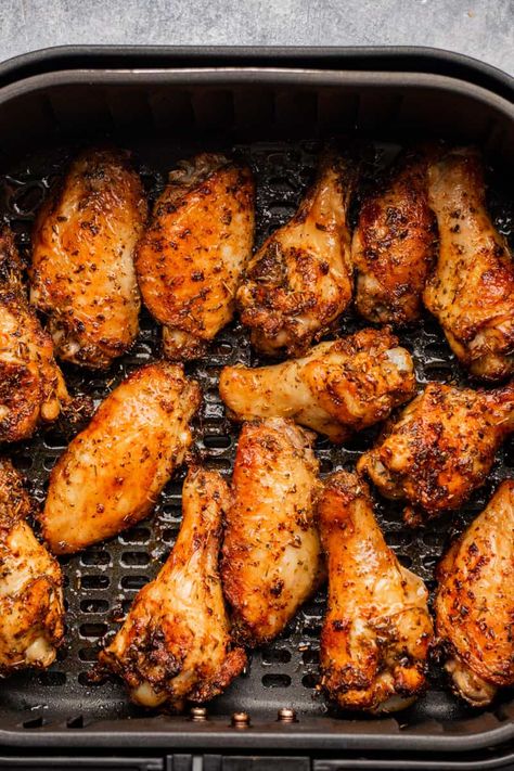 Fry Chicken Wings, Air Fry Chicken, Bbq Wings Recipe, Air Fryer Recipes Chicken Wings, Dry Rub Chicken Wings, Air Fry Chicken Wings, Air Fryer Wings, Bbq Chicken Wings, Fry Chicken