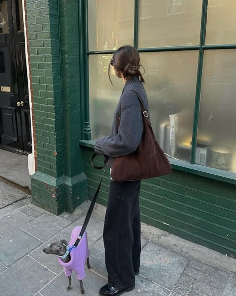 Suede Bag Outfit, Hobo Bag Outfit, Suede Outfit, Girls Sweater, Suede Bag, Bag Outfit, Good Week, Just Style, Minimalist Outfit