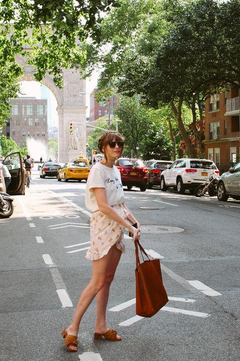 NYC Day in The Life / Pizza Date! Pizza Date Outfit, Lighting References, Pizza Date, Brand Photography Inspiration, Nyc Summer, Day At The Park, Weather Outfits, Nyc Street Style, Street Style Parisian