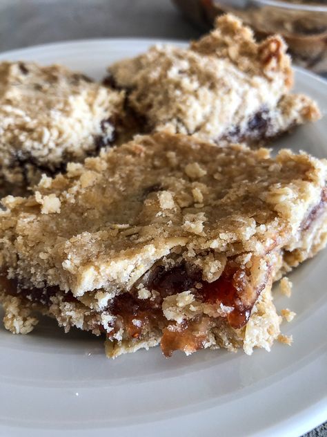 Jump to Recipe·Print Recipe Strawberry Oatmeal Bars are the perfect bar to use up any leftover jam you have lying around in your pantry. The bottom layer is a buttery oatmeal crust and so is the top layer and in between those two layers is a center full of jam. Have you ever had a … Pioneer Woman Granola Recipe, Strawberry Granola Bars, Fruit Granola Bars, Oatmeal Crust, Strawberry Granola, Ree Drummond Recipes, Oatmeal Squares, Strawberry Oatmeal Bars, Breakfast Oatmeal Recipes