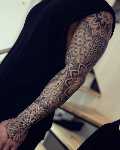 Men’s Geometric Sleeve, Men’s Geometric Tattoos, Mens Geometric Tattoo, Geometric Tattoo Elbow, Mandala Tattoo Forearm, Tattoo Ideas Book, Geometric Tattoo Ideas, Mandala Tattoo Men, Voll Arm-tattoos