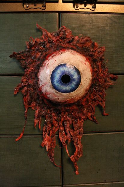 Gorey Halloween Decorations, Creepy Eyes Halloween Decor, Eyes Doors, Horror Room Door, Eyes Halloween Decoration, Surreal Room, Creepy Wall Decor, Horror Decorations, Cursed Items