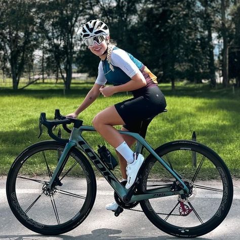 Biking Outfits, Cyclist Outfit, Road Bicycle Bikes, Bike Shorts Women, Cycling Girl, Women Cycling, Female Cyclist, Womens Cycling Clothes, Cycling Motivation