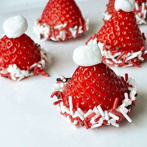 Santa Hat Fruit Skewers, Santa Hats With Strawberries, Strawberry Cheesecake Santa Hats, Santa Hat Strawberries, Santa Hats Fruit, Mom Games, Christmas Delicacies, Jam Drops Recipe, Santa Desserts