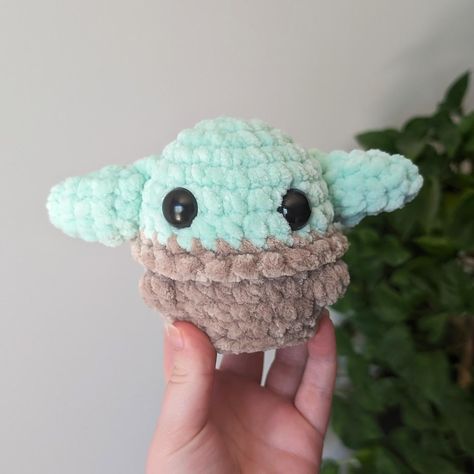 Happy star wars day! #maythe4thbewithyou Pattern by crochet w bay #babyyoda #crochetbabyyoda #crochetgrogu #crochetgreenalien #babygreenalien #starwarscrochet #cubiecrochet Star Wars Crochet, Happy Star Wars Day, Happy Star, Star Wars Day, May The 4th Be With You, Fun Crochet, Fun Crochet Projects, Crochet Ideas, Crochet Baby