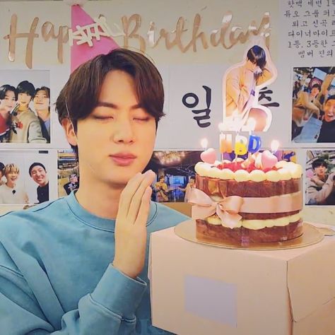 Kim Seokjin Birthday, Bts Happy Birthday, Birthday Icon, Bts Birthdays, Jin Bts, Seokjin Bts, Worldwide Handsome, Bts Jin, Foto Bts