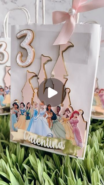 WonderCreationsbyLu on Instagram: "Princess party favors bags 🏰👑 These delicate bags will give the perfect touch for your princess’s birthday Party 🩷!  • • • Always using the perfect photo paper from @koalagp_paper  • • • @cricut  #photopaper#favorbags#partyfavor#partyfavors#princess#princesstheme#princessthemeparty#love#party#partydecor#princessdecor#fyp#etsy#etsyseller#partytime#gift#partygifts#instareels#viral#trending#regalospersonalizados#miami#shopsmall#miamimoms#birthdayparty" Party Favor Bags Diy, Princess Party Favors, Love Party, Clear Tote Bags, Viral Trend, Party Favor Bags, Princess Party, Favor Bags, Goodie Bags