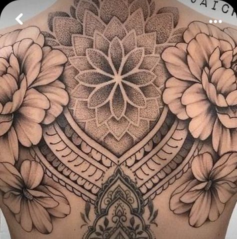 Rug Tattoo Dames, Mandala Back Tattoo, Forever Tattoos, Mandala Tattoo Back, Backpiece Tattoo, Forever Tattoo, Mandala Rug, Mom Tattoo Designs, Leg Tattoos Women