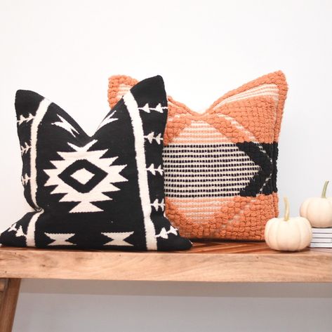 Wheeeew baby, this two tone pillow cover is giving us all the feels . Hand woven in the most perfect combination of orange and black, we promise this is going to be your new favorite pillow cover. Pillow insert NOT included. SPECIFICATIONS Color: Black/Orange/White. Back of pillow is solid neutral canvas. Material: Cotton. Hidden back zipper. Dimensions 18”x18”, 20"x20" or 22"x22". psst we always recommend going up 1-2" with your pillow insert. Please babe, do not machine wash! Due to the handma Black And Rust Living Room, Southwest Bedroom, Modern Southwest Decor, Western Pillows, Decorating Above Kitchen Cabinets, Ranch House Decor, Southwest Decor, White Throw Pillows, Woven Pillows