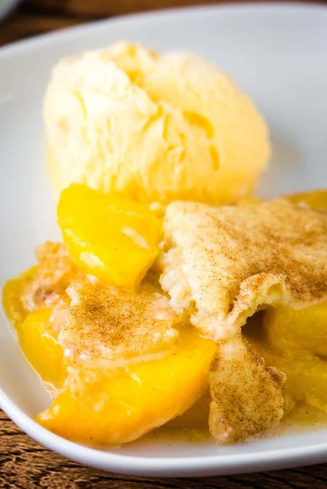 Peaches and Snickerdoodles are a match made in heaven in this Snickerdoodle Peach Cobbler that uses store-bought snickerdoodle cookie mix and fresh or frozen peaches! I've probably told you before, but I LOVE cobblers. I also love pie. And Cookies. And Cake. BUT I REALLY love cobbler. It's something about the crispy, crunchy topping that...Read More Totchos Recipe, Peach Cobbler Ingredients, Snicker Doodle, Southern Peach Cobbler, Frozen Peaches, Cookie Toppings, Peach Desserts, Peach Recipe, Trending Recipes