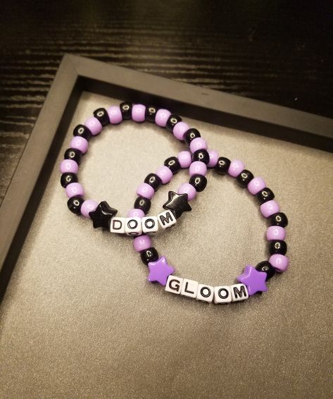 Goth Kawaii, 90s Jewelry, Bracelets Ideas, Kawaii Goth, Kandi Bracelets, Craft Corner, Jewelry Style, Bracelet Ideas, Pastel Purple