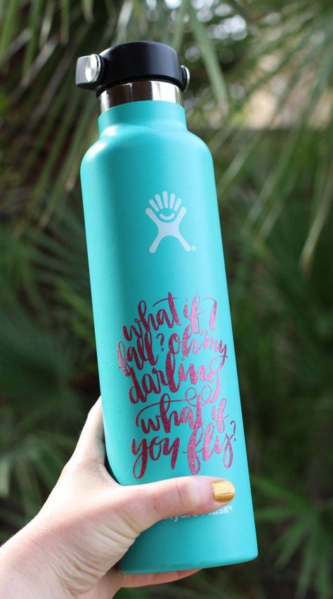 How to do the knockout method to layer vinyl | Where to Buy Cheap Heat Transfer Vinyl | How to Use Cricut & Silhouette Cameo with Instructions | Best DIY Crafts + Projects + Ideas + Applying Tips #DIYprojects #hydroflaskstickers #AdhesiveVinyl #inspirationalquote #motivationalquote Hydro Flask Cricut Ideas, Custom Hydro Flask, How To Use Cricut, Layered Vinyl, Hydroflask Stickers, Cricut Craft Room, Hydro Flask, Best Diy, Crafts Projects